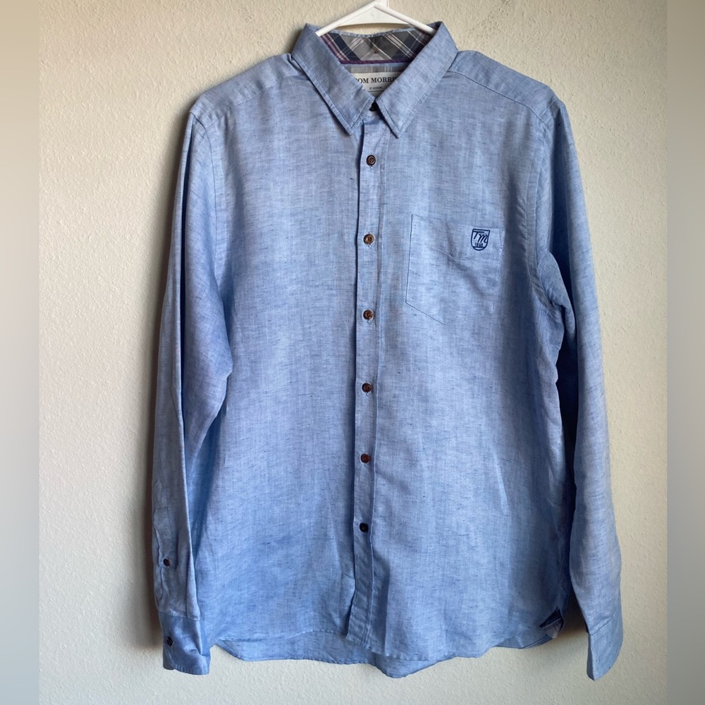 Tom Morris: Men’s Large Light Blue Long Sleeve Button Down Shirt.